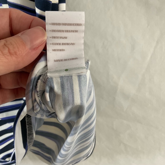 Casual stretch Ellie Kai skirt in contrasting shades of blue stripe &white large - Picture 6 of 8